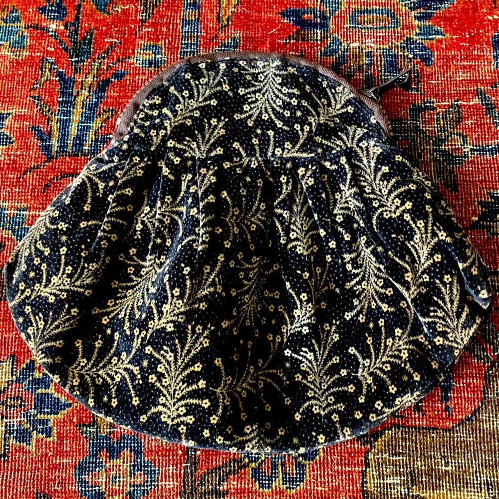 Pretty vintage clutch purse